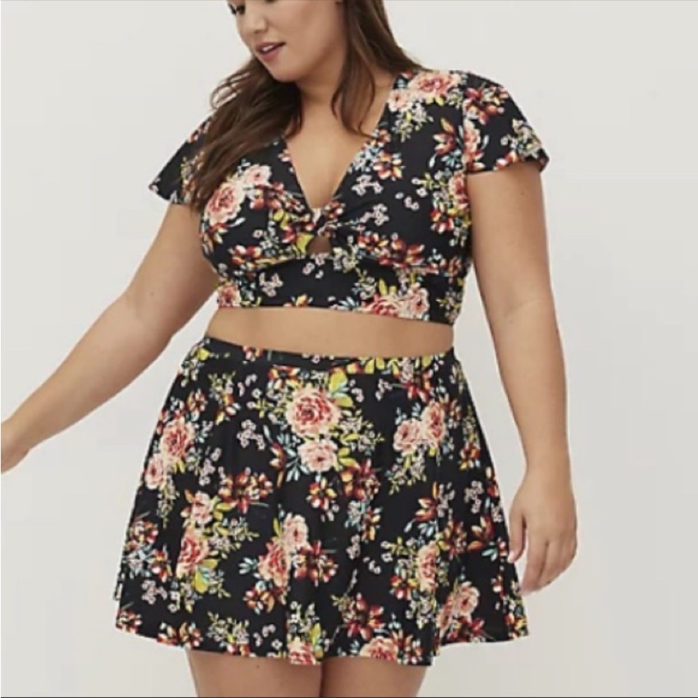 NWOT torrid floral bikini swimsuit - ruffle sleeve & skirt with shorts - Picture 3 of 10
